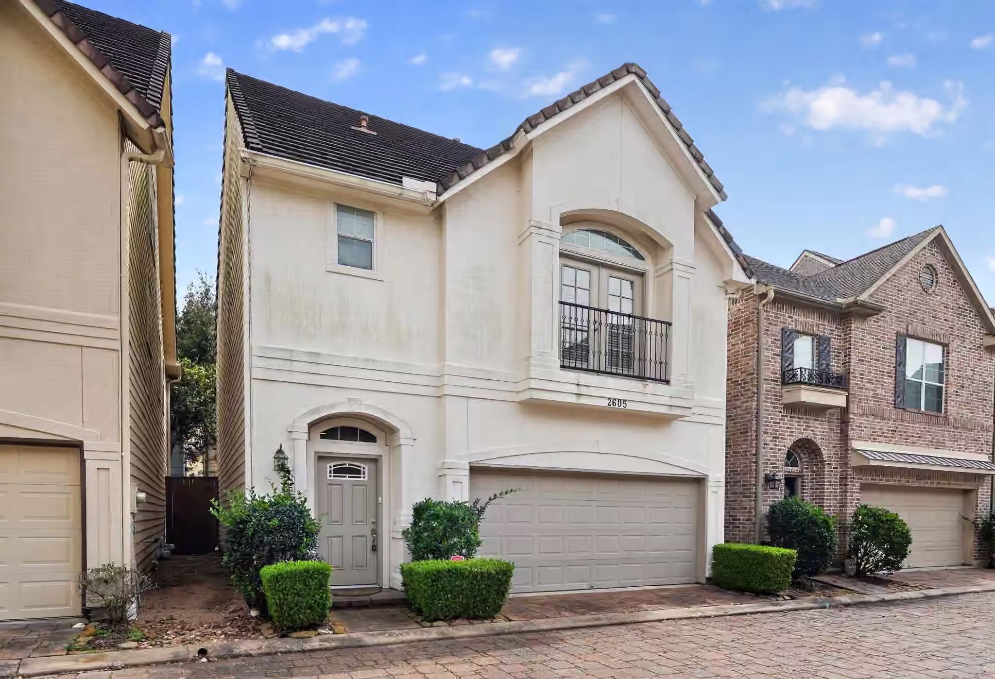 Photo 2 of 2605 Cheshire Oaks Drive, Houston, TX