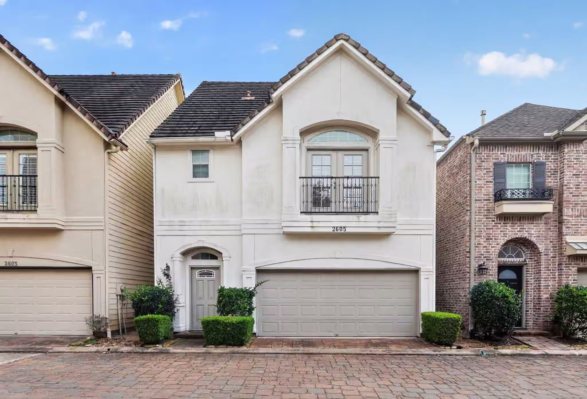 Photo 3 of 2605 Cheshire Oaks Drive, Houston, TX