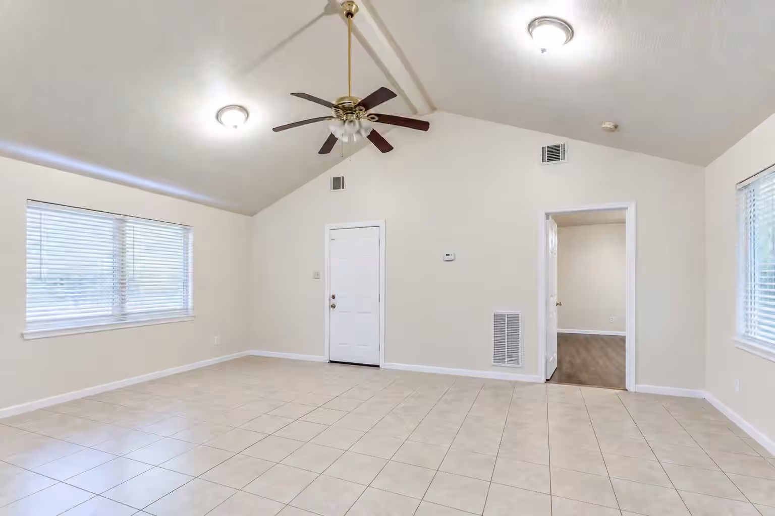 Photo 2 of 9101 Homewood Lane NE, Houston, TX
