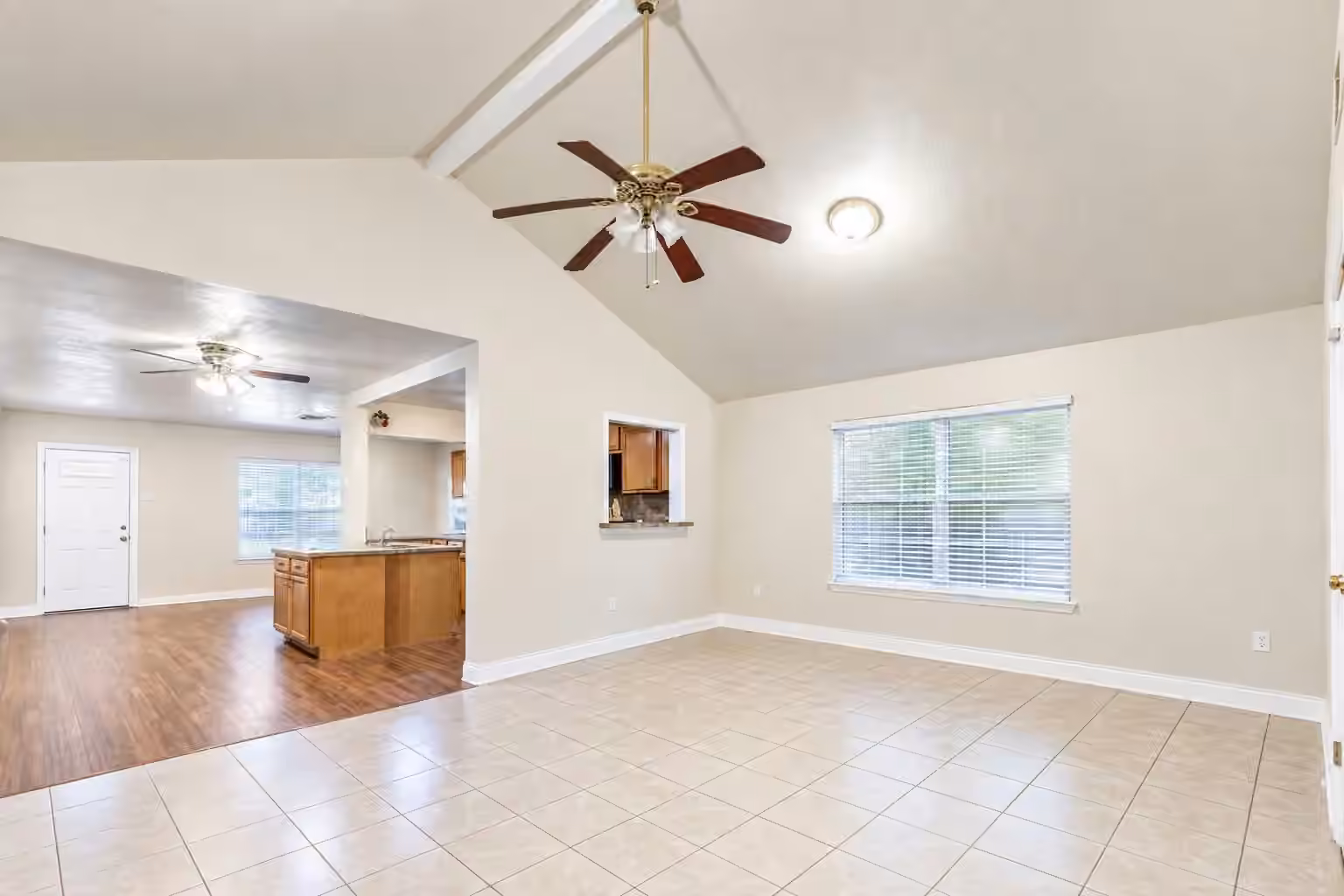 Photo 3 of 9101 Homewood Lane NE, Houston, TX