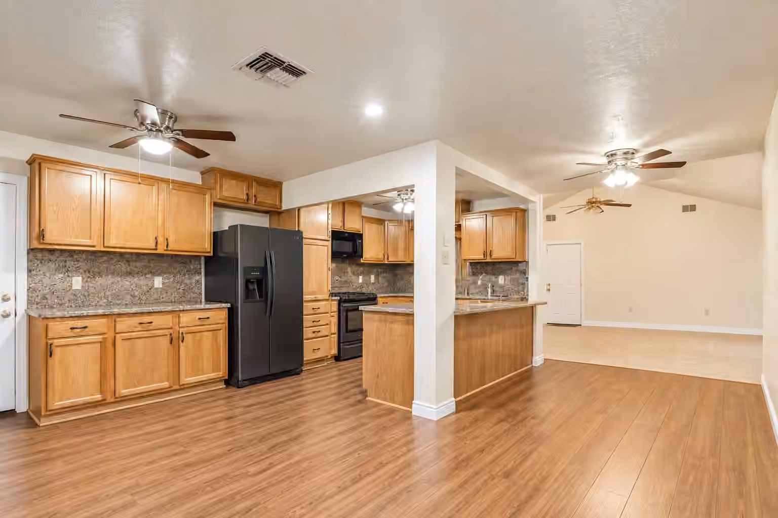 Photo 5 of 9101 Homewood Lane NE, Houston, TX