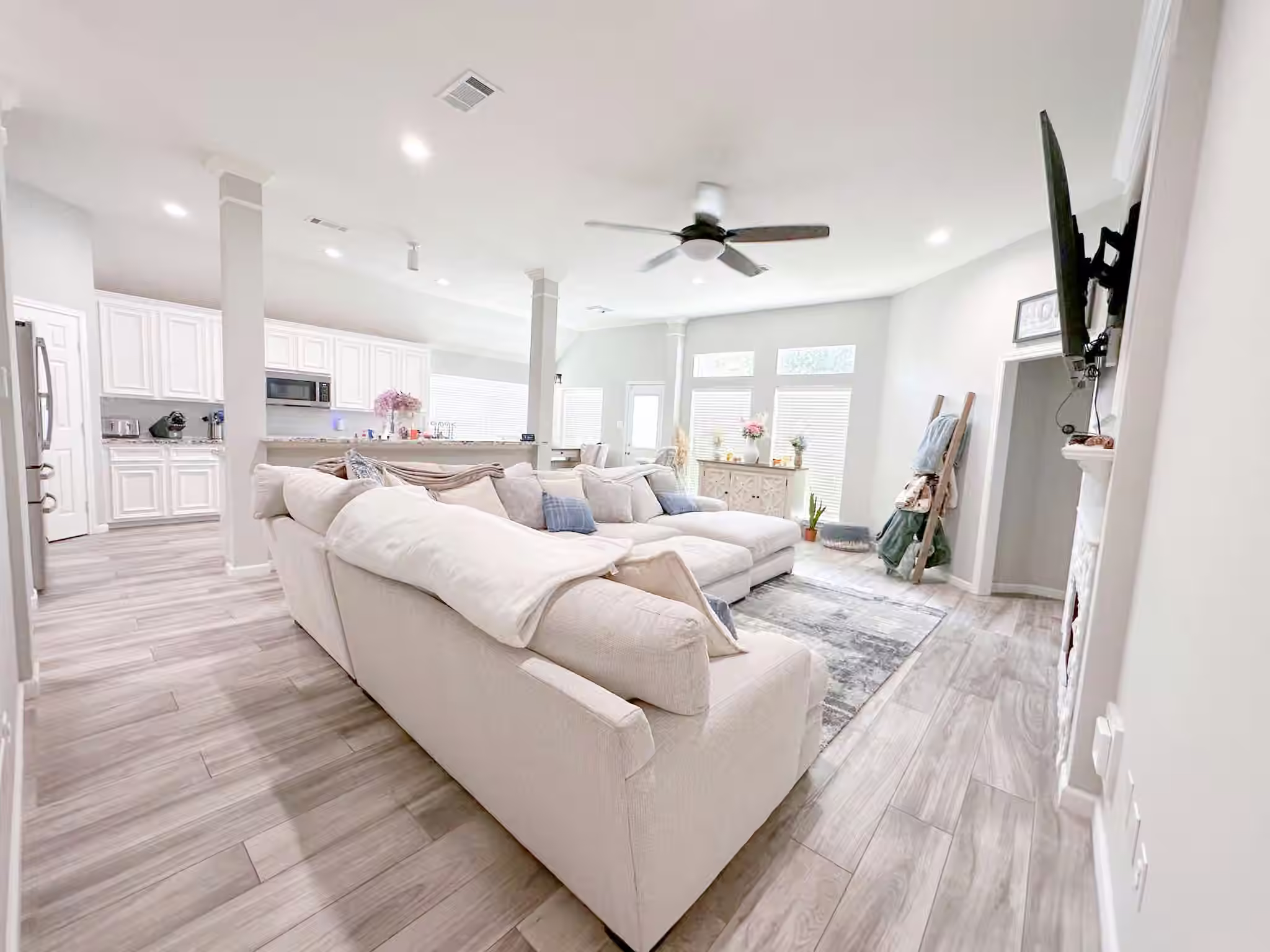 Photo 6 of 3722 Paigewood Drive, Pearland, TX