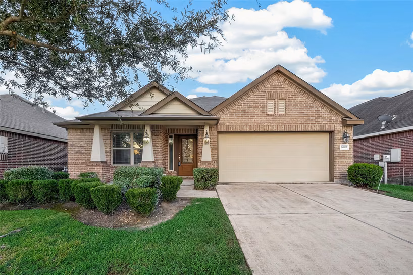 Photo 2 of 6807 Peach Mill Lane, Dickinson, TX