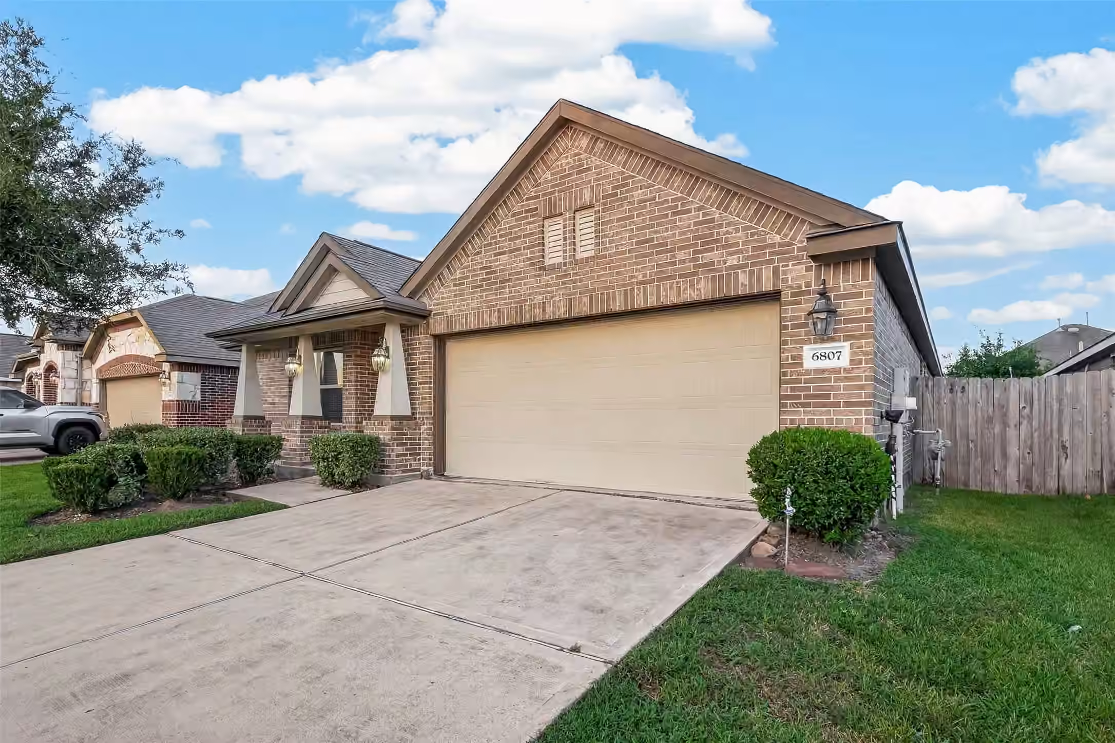 Photo 5 of 6807 Peach Mill Lane, Dickinson, TX