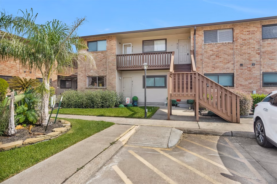 Photo 2 of 801 River Road 104E, Montgomery, TX