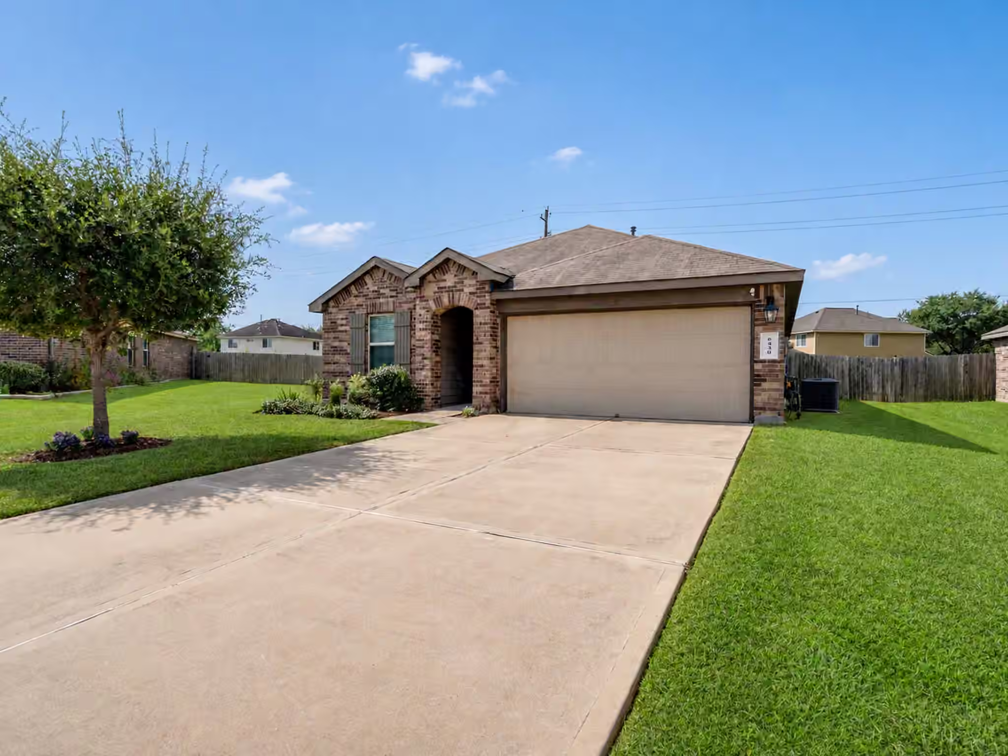 Photo 2 of 6430 Indigo Cliff Drive, Rosenberg, TX