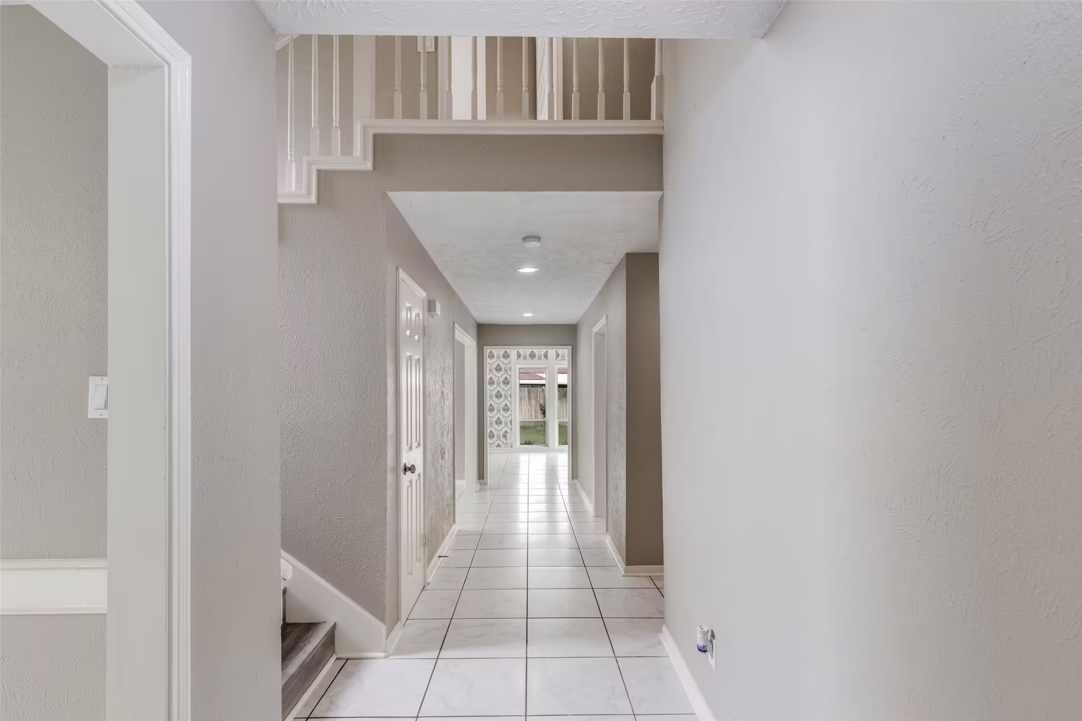 Photo 5 of 7231 Granvia Drive, Houston, TX