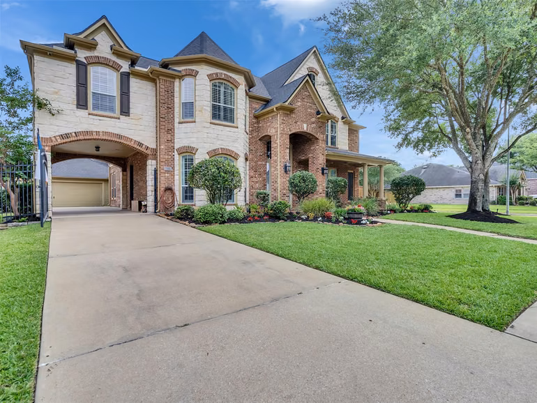 Photo 2 of 16019 Ormonde Crossing Drive, Cypress, TX