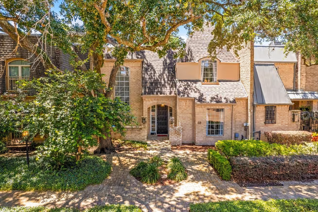Photo of 48 Bayou Pointe Drive, Houston, TX