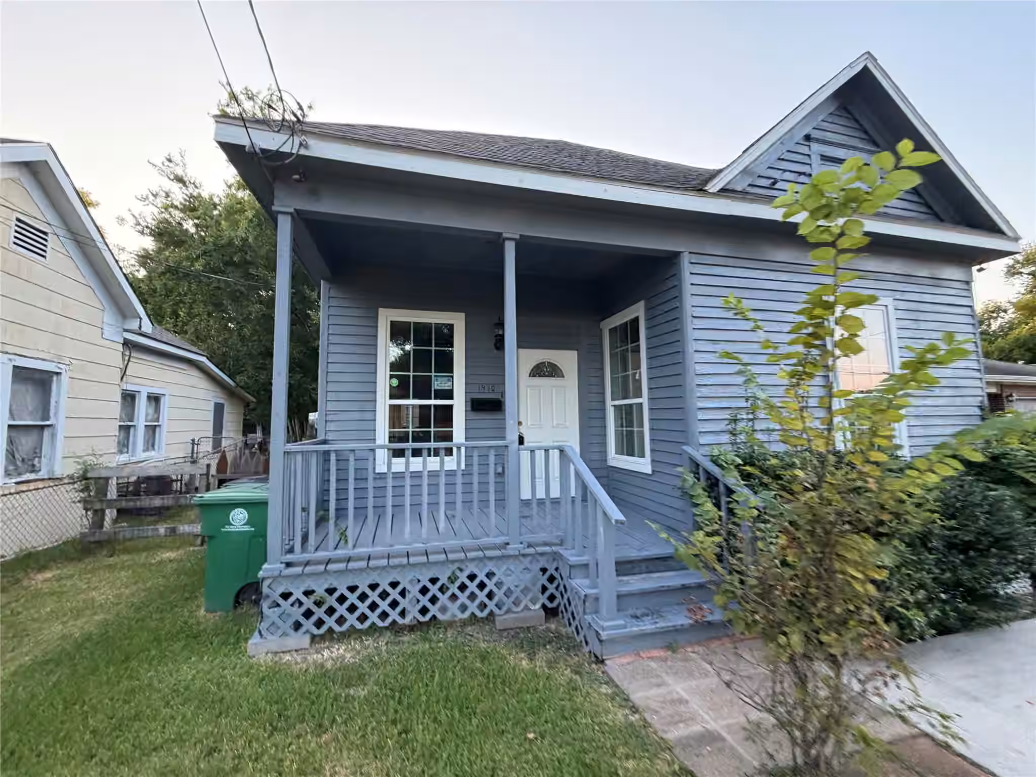 Photo 2 of 1910 Worms Street, Houston, TX