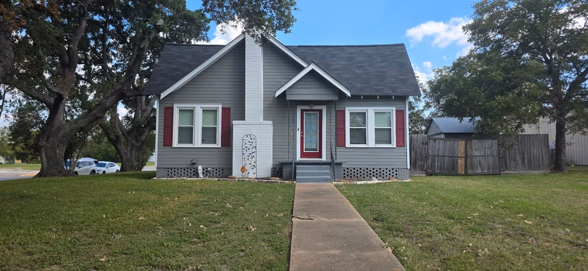 Photo of 702 14th Street, Hempstead, TX 77445