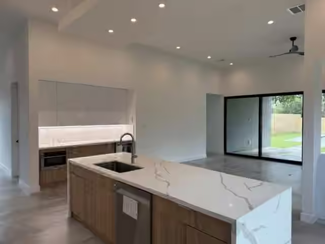 Photo 4 of 2030 Forest Hill Boulevard, Houston, TX