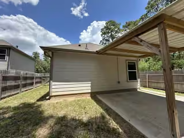 Photo 5 of 28617 Rantoul Court, Huntsville, TX