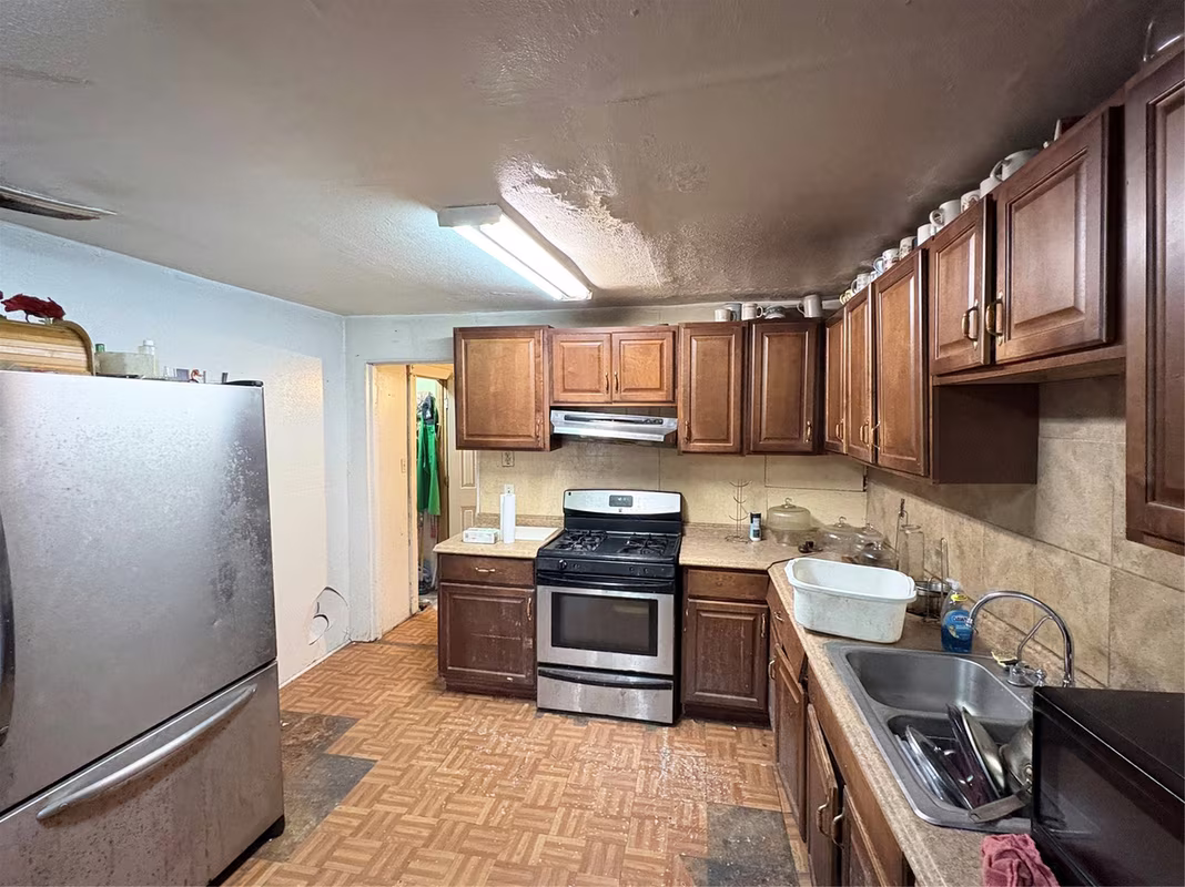 Photo 6 of 8922 Heatherside Street, Houston, TX