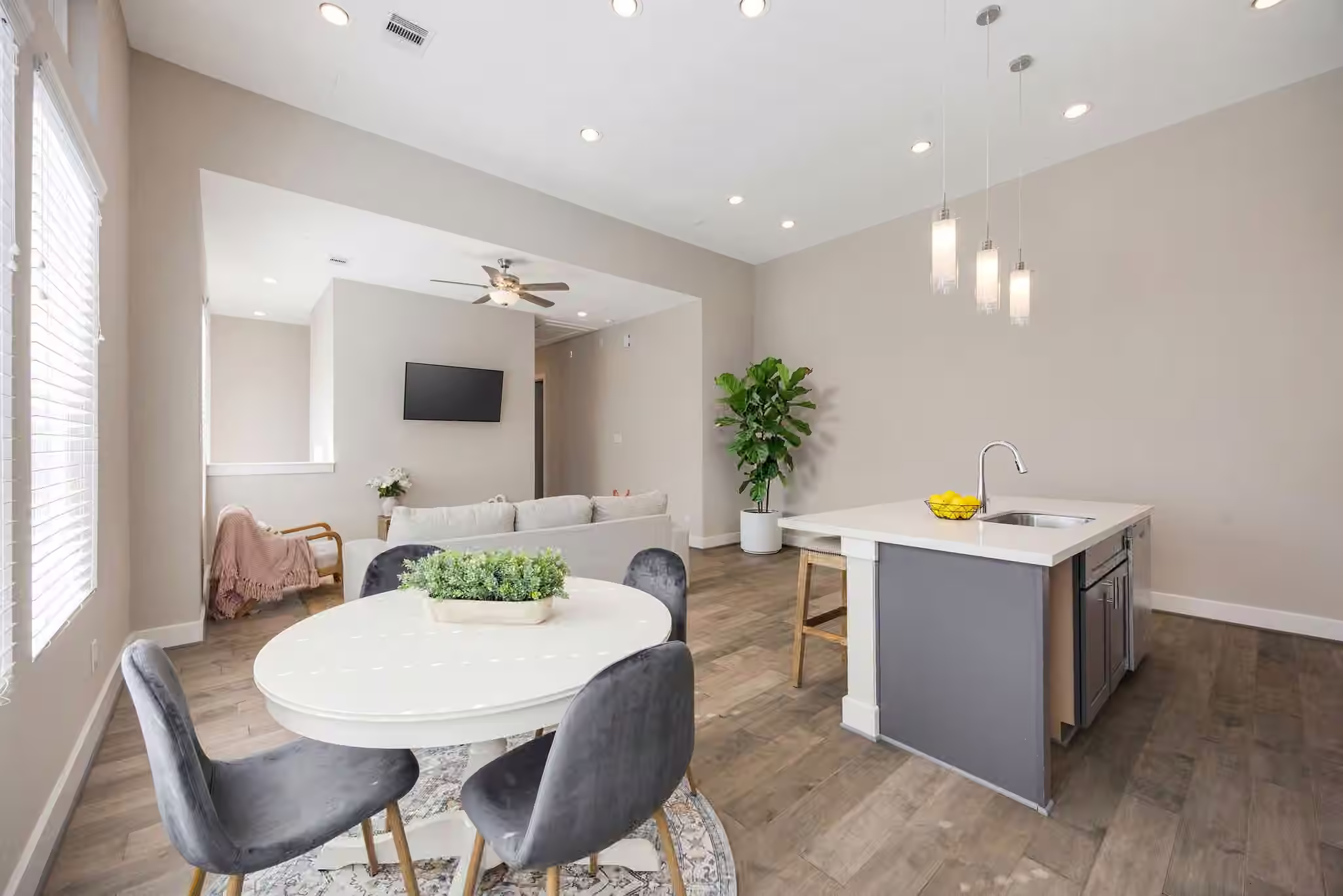 Photo 7 of 4450 W Tidwell Road I, Houston, TX