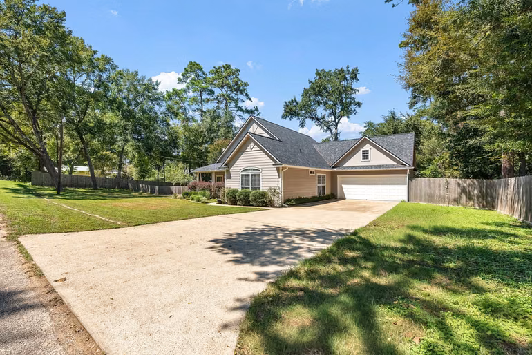 Photo 4 of 14444 Hill Drive, Willis, TX