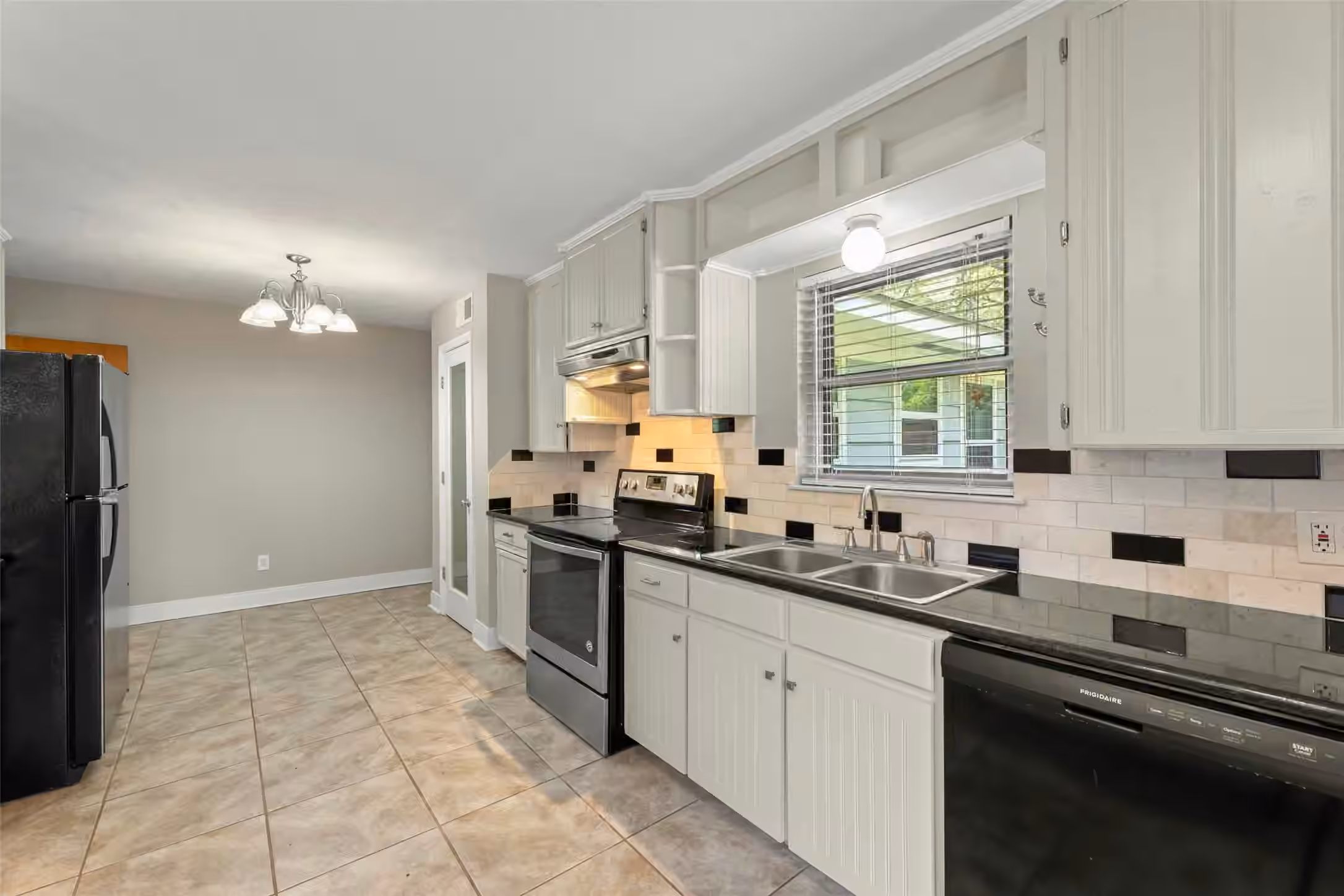 Photo 4 of 8106 Lorrie Drive, Houston, TX