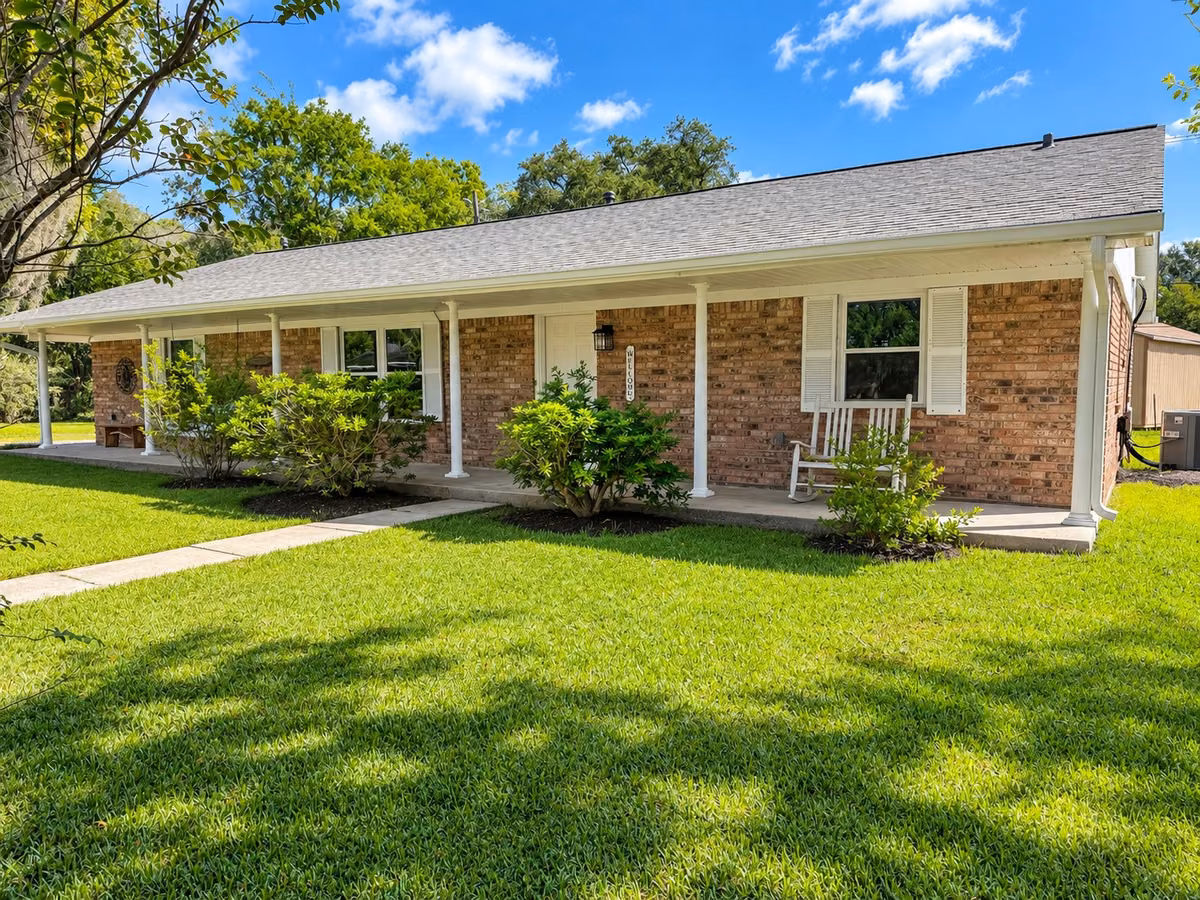 Photo of 504 Edgewater Street, Richwood, TX 77531