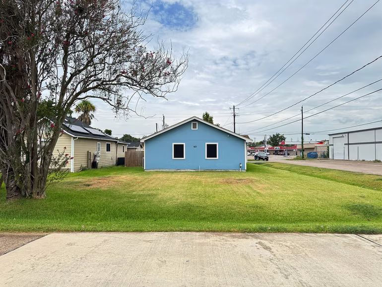 Photo 2 of 601 Illinois Street, South Houston, TX