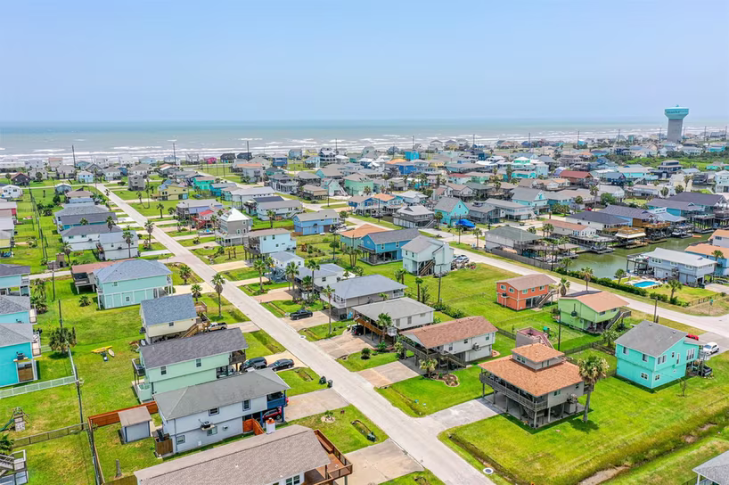 Photo 4 of 4030 Fort Bend Drive, Galveston, TX