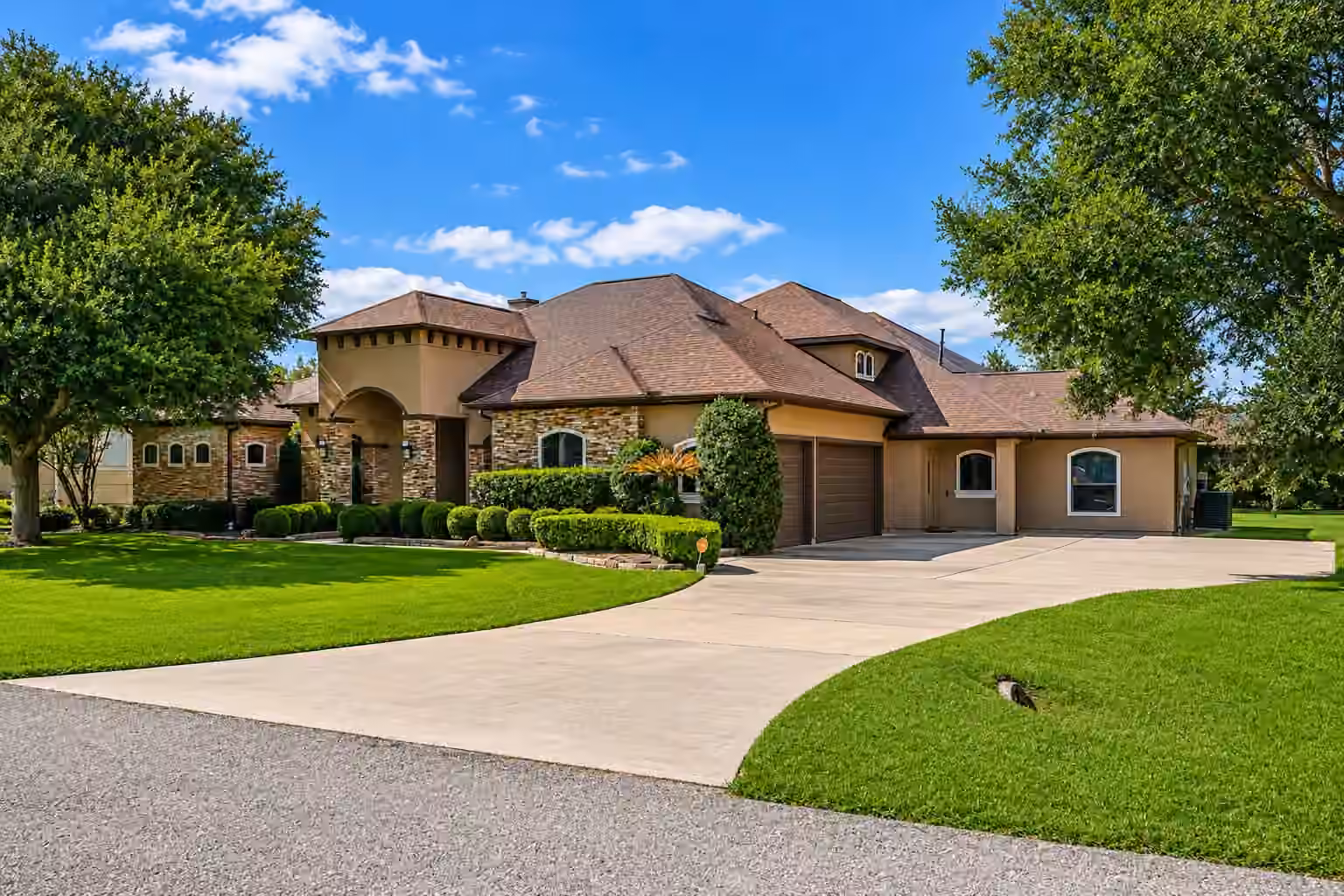 Photo 3 of 4406 Convento Drive, Richmond, TX