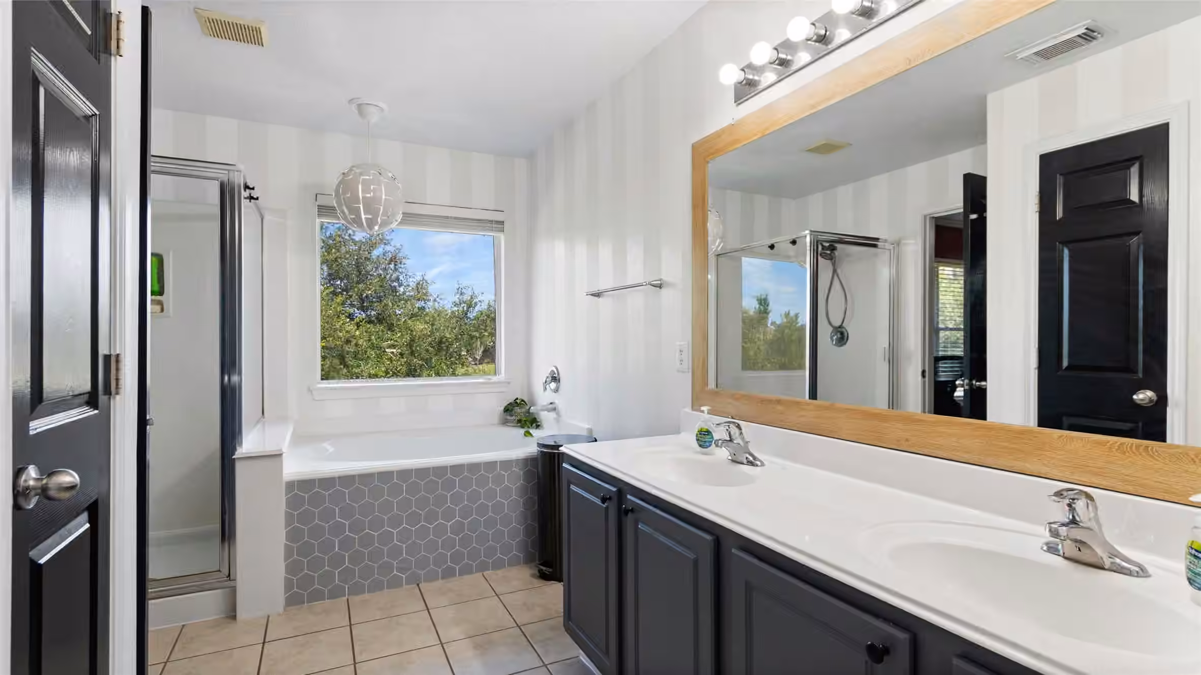 Photo of 417 Folk Crest Lane, Dickinson, TX
