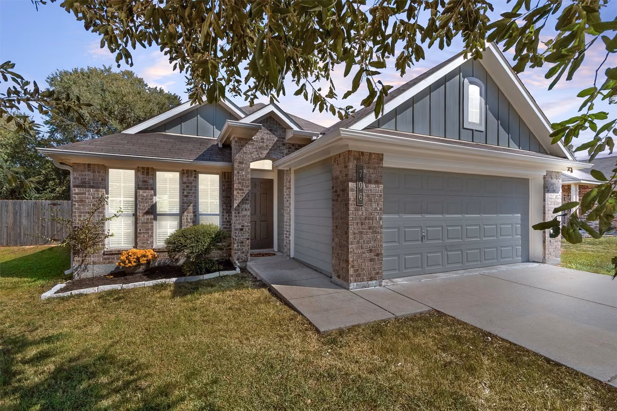 Photo of 706 Heritage Drive, Navasota, TX 77868