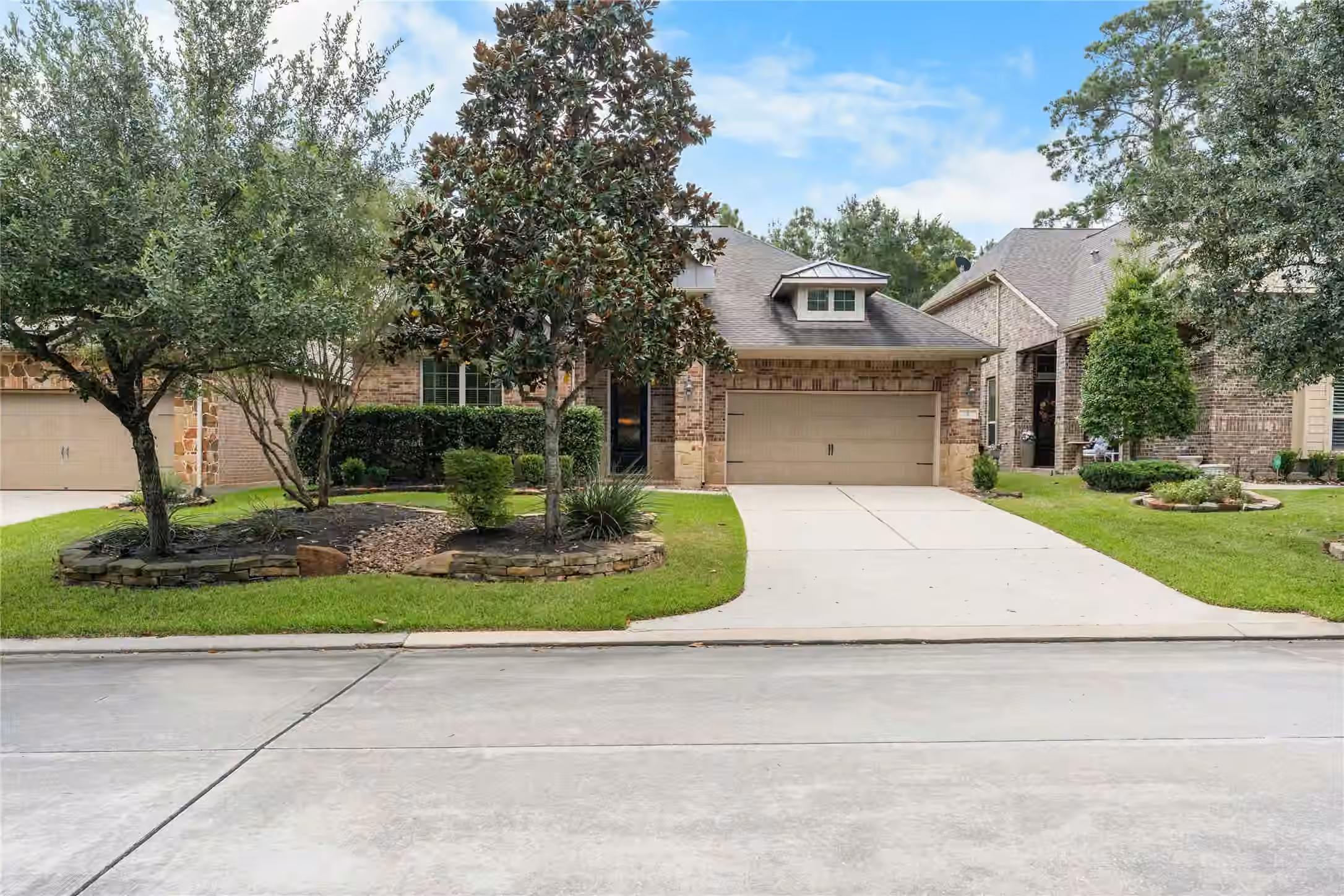 Photo 2 of 7 Brakendale Place, The Woodlands, TX