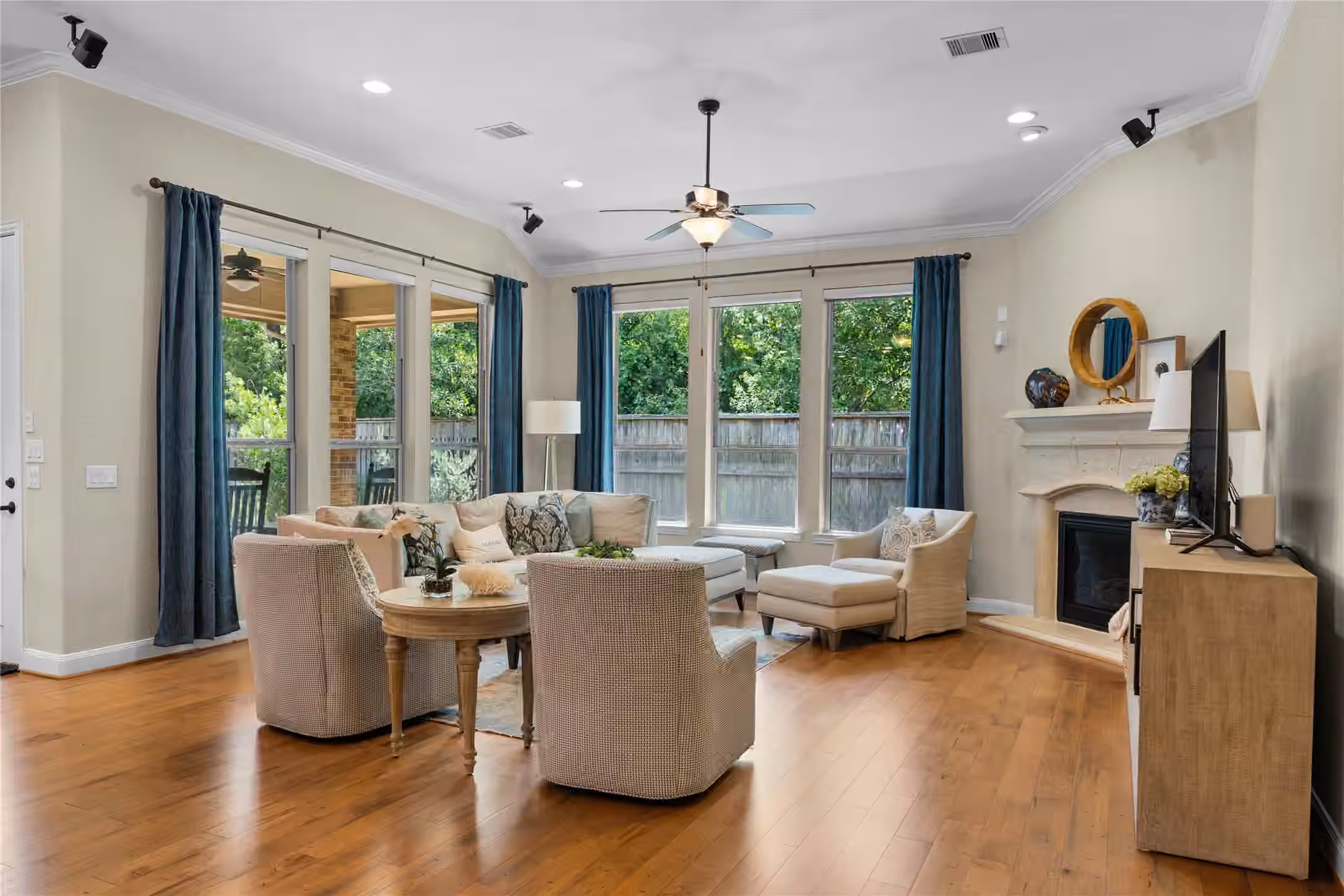 Photo 5 of 7 Brakendale Place, The Woodlands, TX