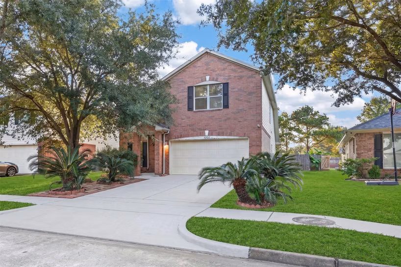 Photo 3 of 9002 Durham Manor Lane, Houston, TX