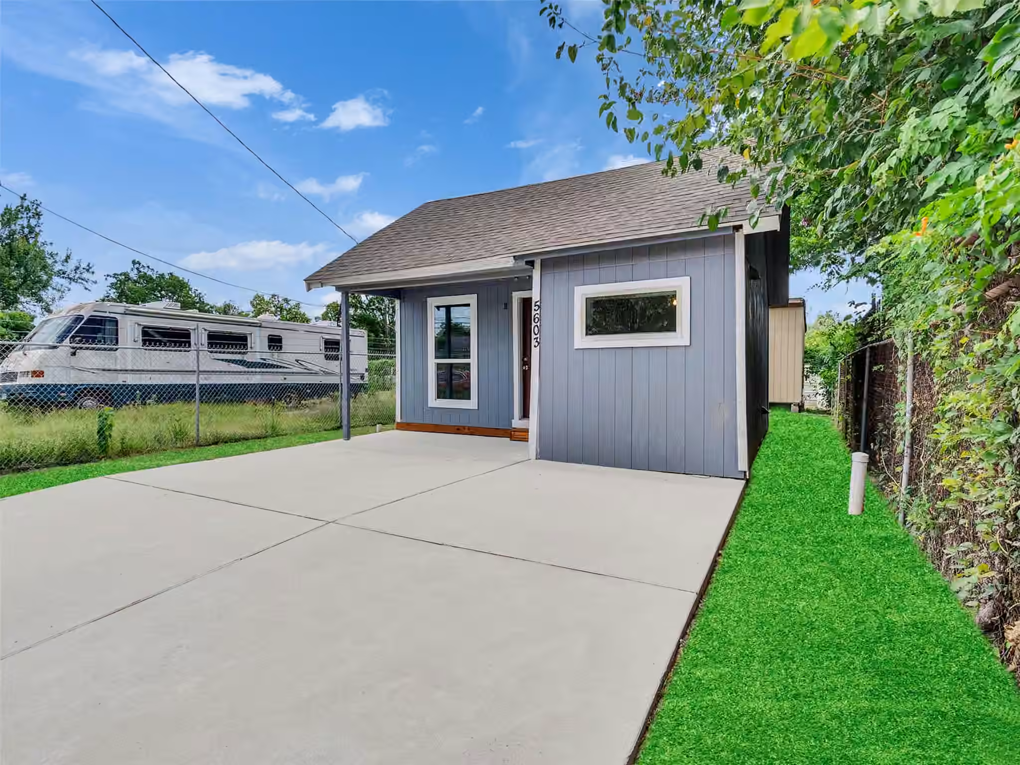 Photo 2 of 5603 N Wayside Drive, Houston, TX