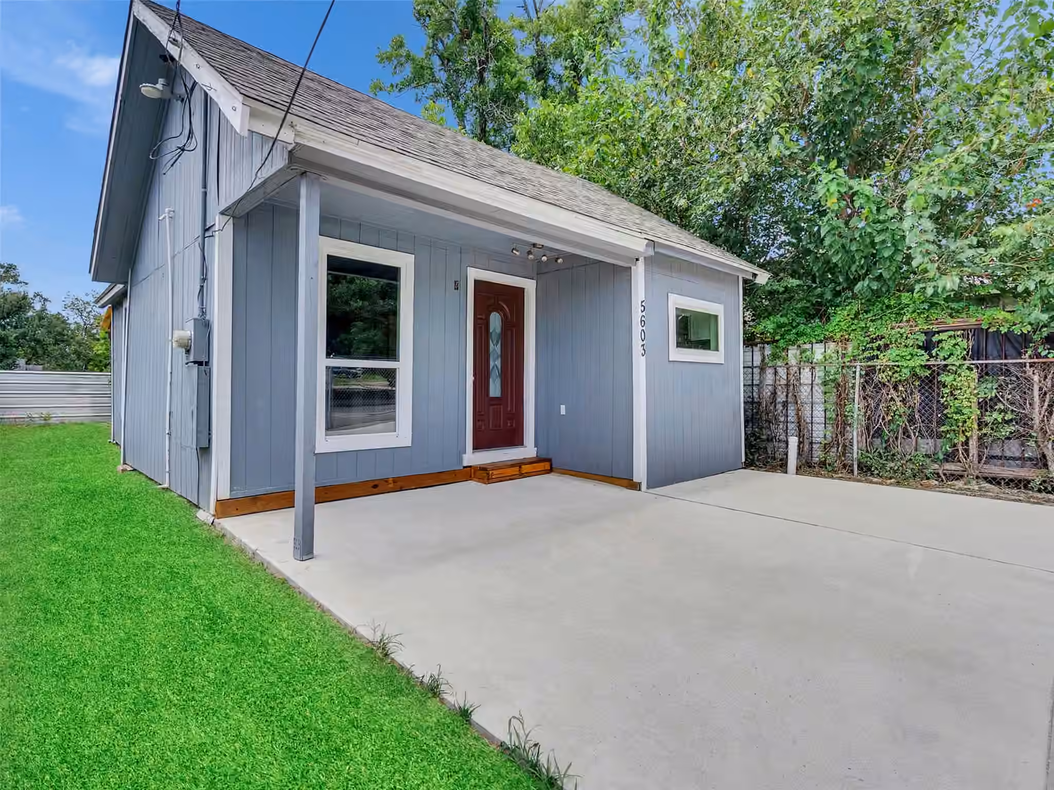 Photo 3 of 5603 N Wayside Drive, Houston, TX
