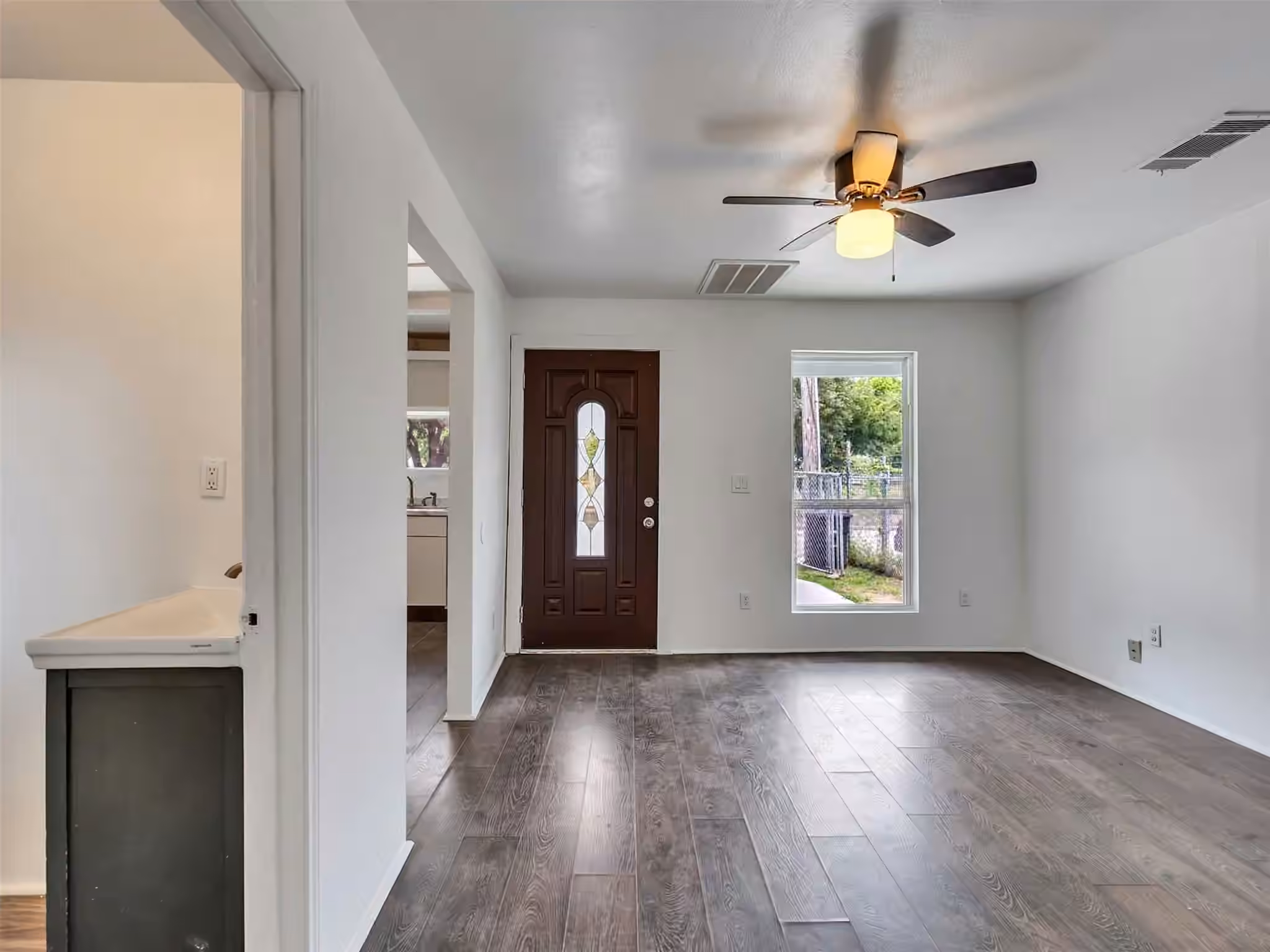 Photo 4 of 5603 N Wayside Drive, Houston, TX