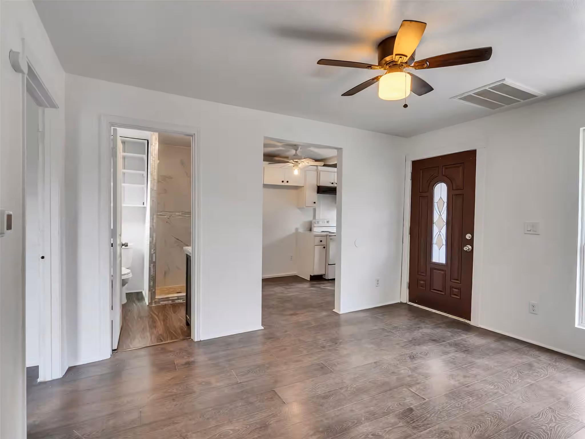 Photo 5 of 5603 N Wayside Drive, Houston, TX