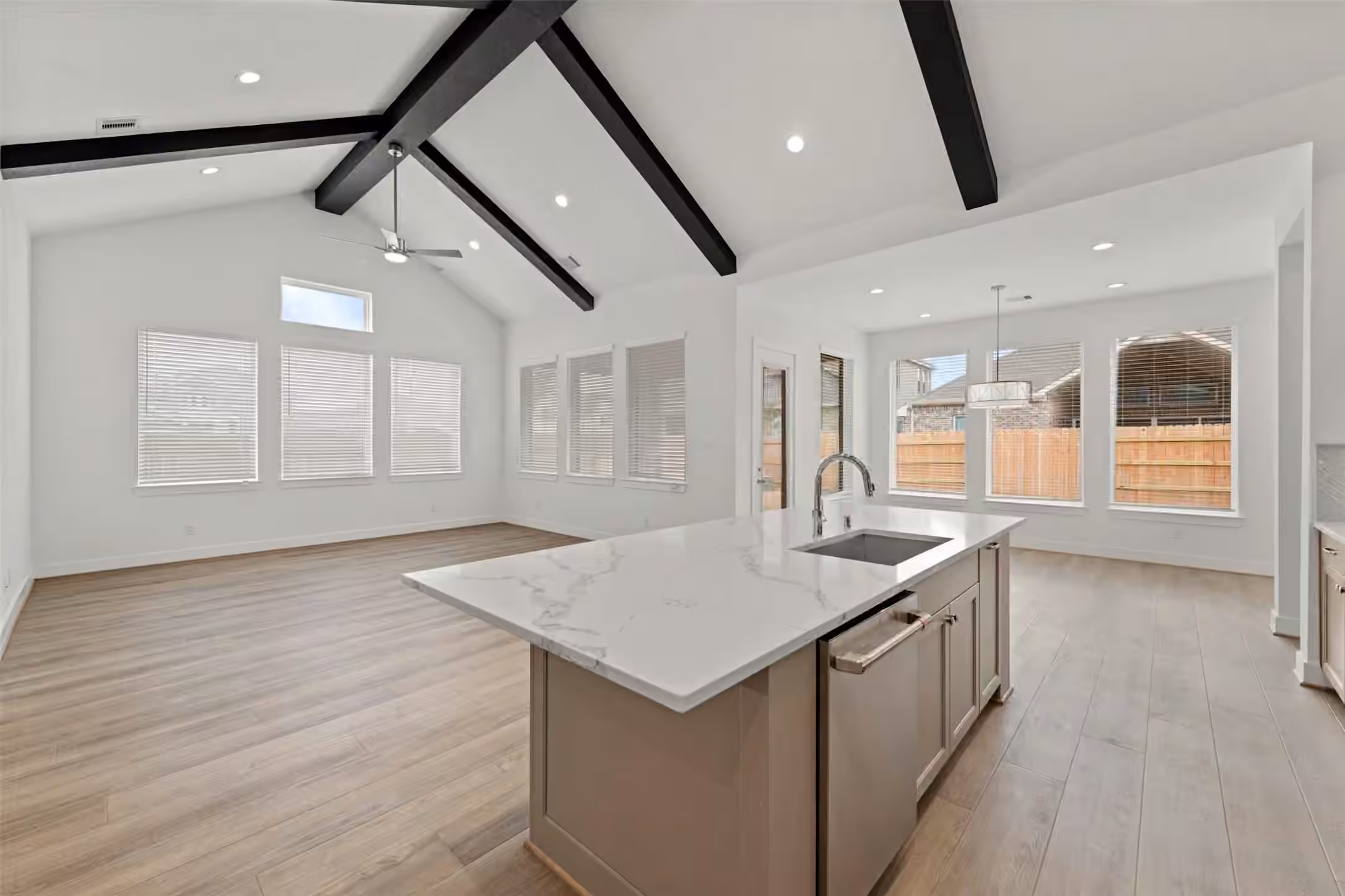 Photo 5 of 13095 Whitewater Way, Conroe, TX