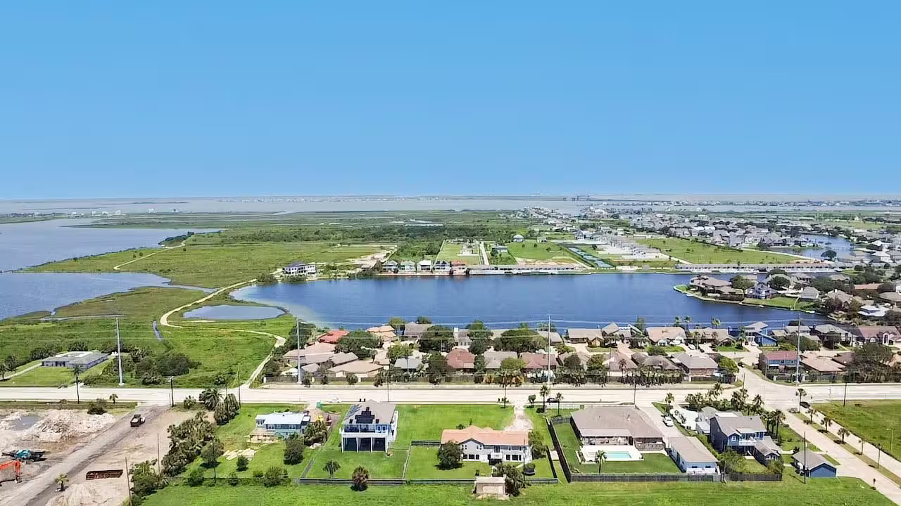 Photo 4 of 10419 Stewart Road, Galveston, TX