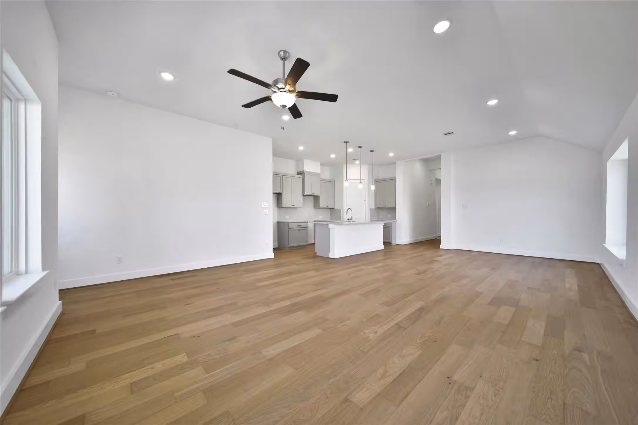 Photo 4 of 1831 Rory Christine Drive, Rosharon, TX