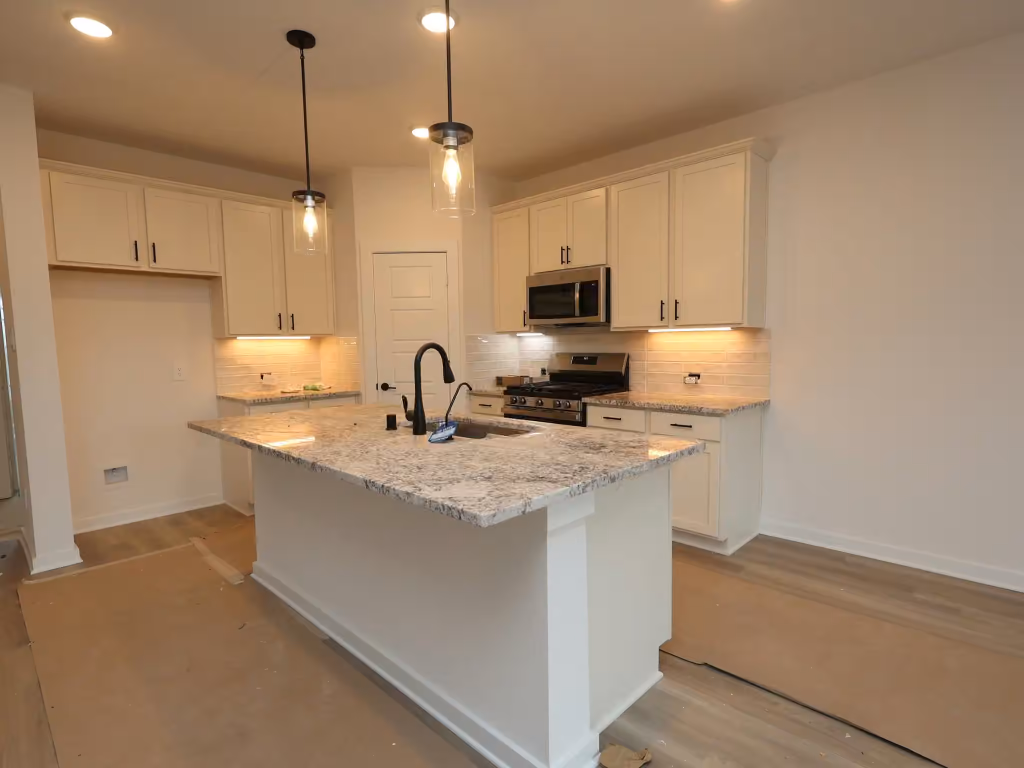 Photo 4 of 536 Bluebell Maiden Court, Magnolia, TX