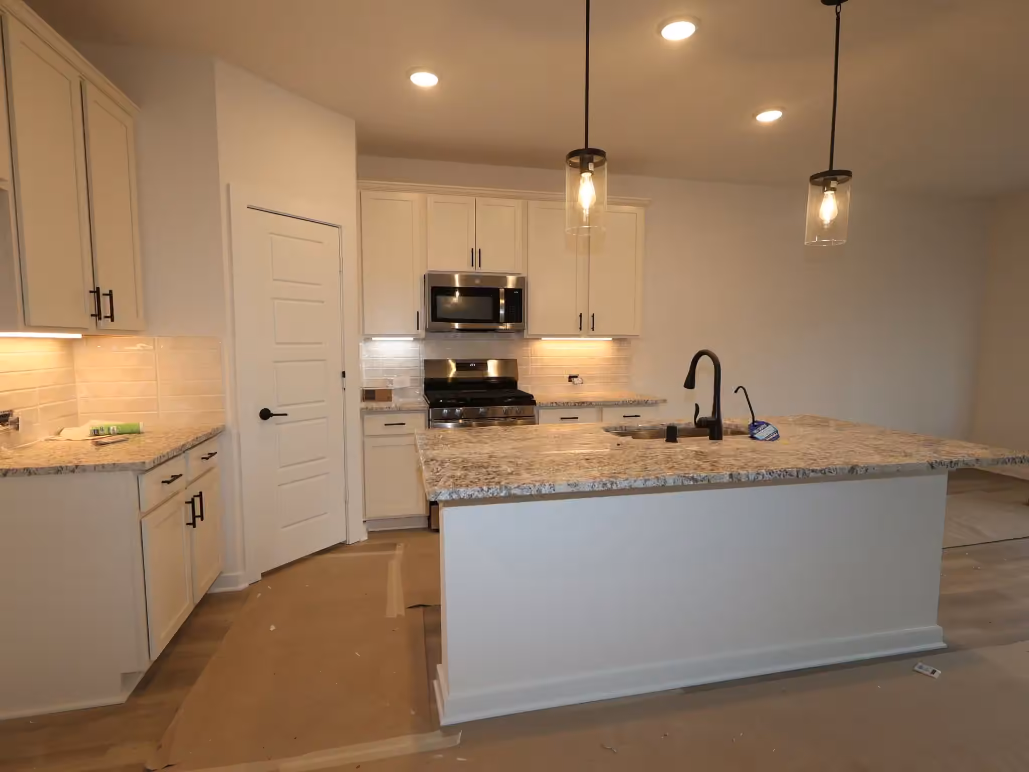 Photo 5 of 536 Bluebell Maiden Court, Magnolia, TX