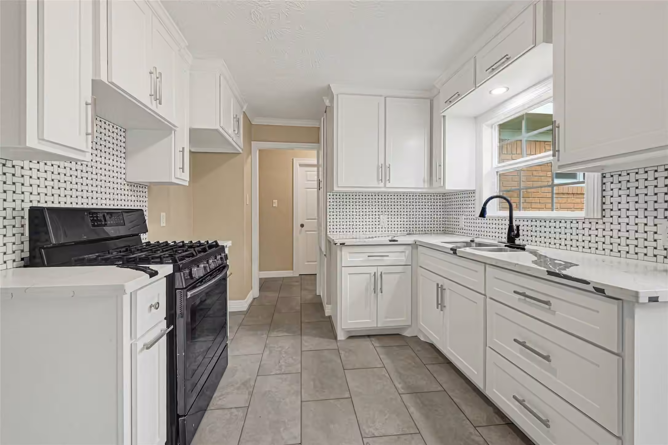 Photo 5 of 8526 Vennard Road, Houston, TX