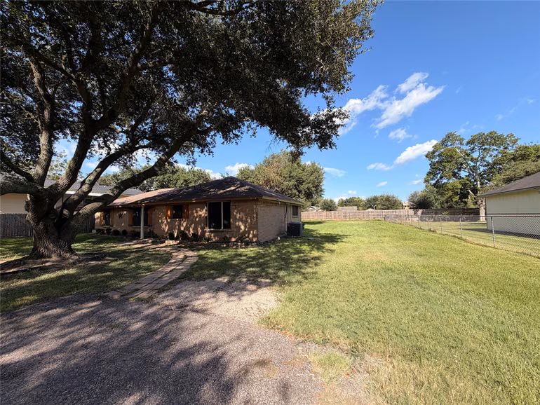Photo 4 of 3103 Pennsylvania Road, Fresno, TX