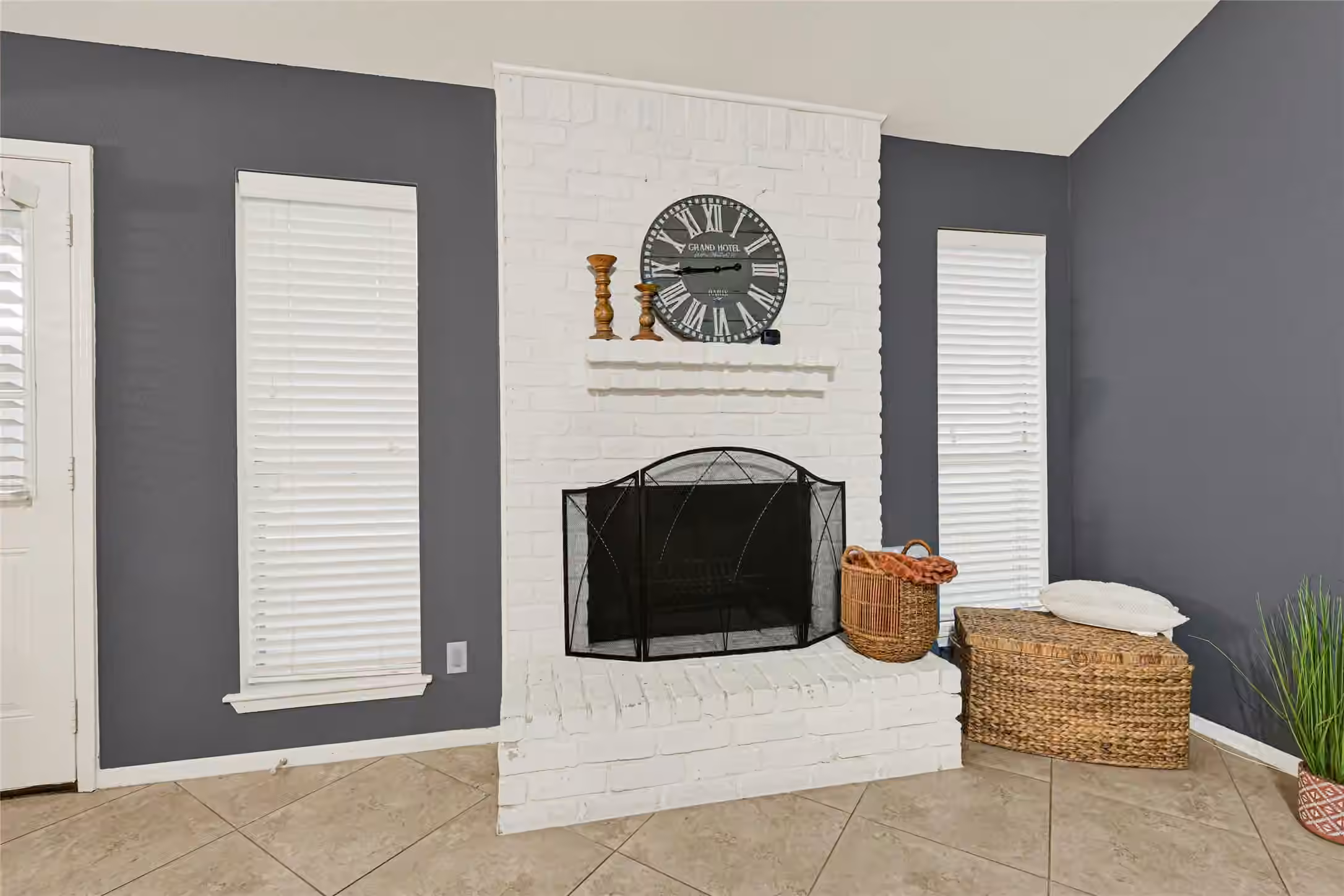 Photo 5 of 842 Walbrook Drive, Houston, TX