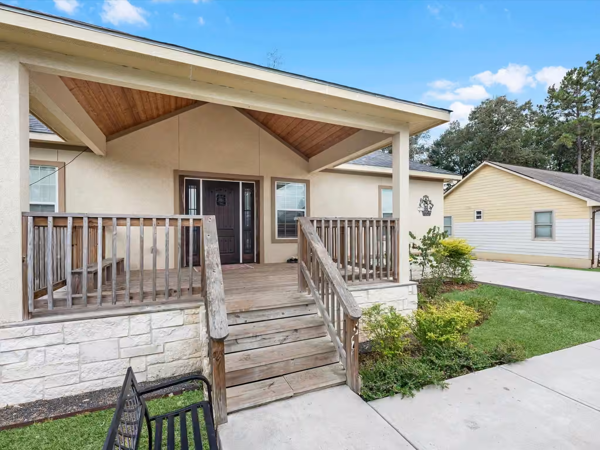 Photo 2 of 528 Draylon Drive, Conroe, TX