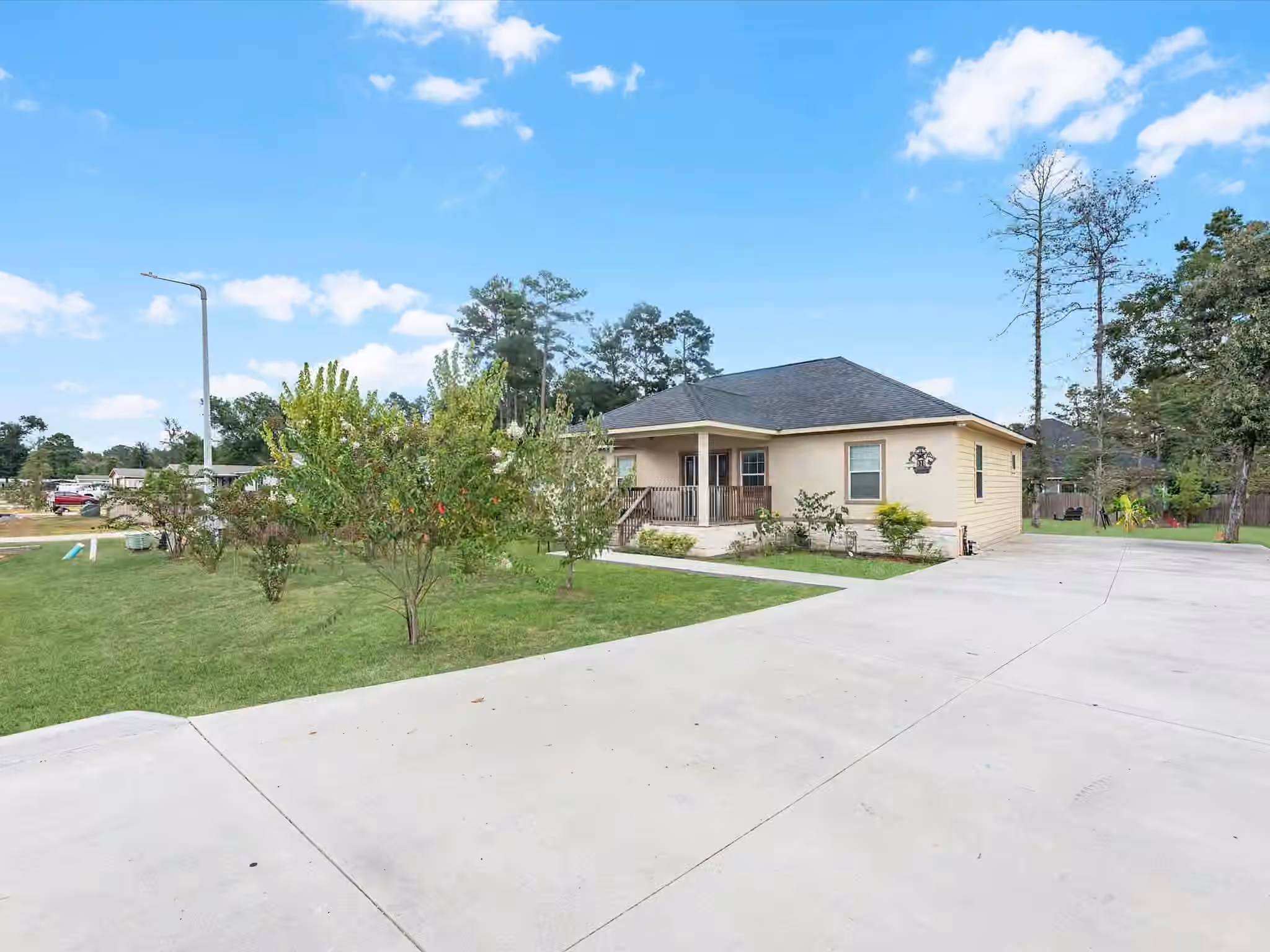 Photo 4 of 528 Draylon Drive, Conroe, TX