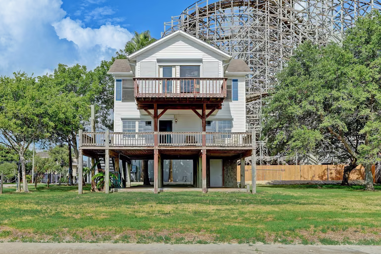 Photo of 308 Bay Avenue, Kemah, TX