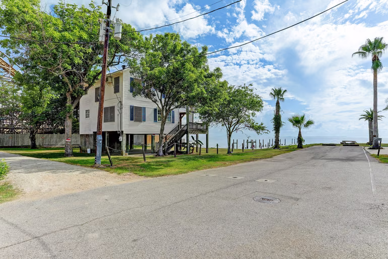 Photo 2 of 308 Bay Avenue, Kemah, TX