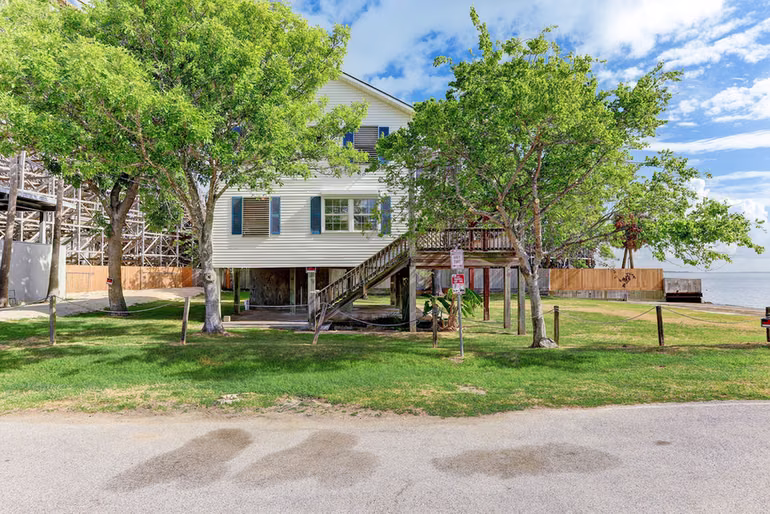 Photo 3 of 308 Bay Avenue, Kemah, TX