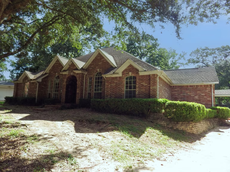 Photo 3 of 12 Robin Trail, Conroe, TX