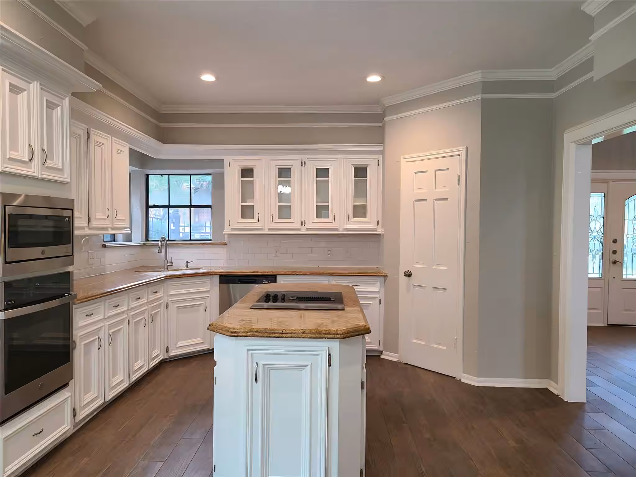 Photo 3 of 6111 Hampton Way Court, Spring, TX