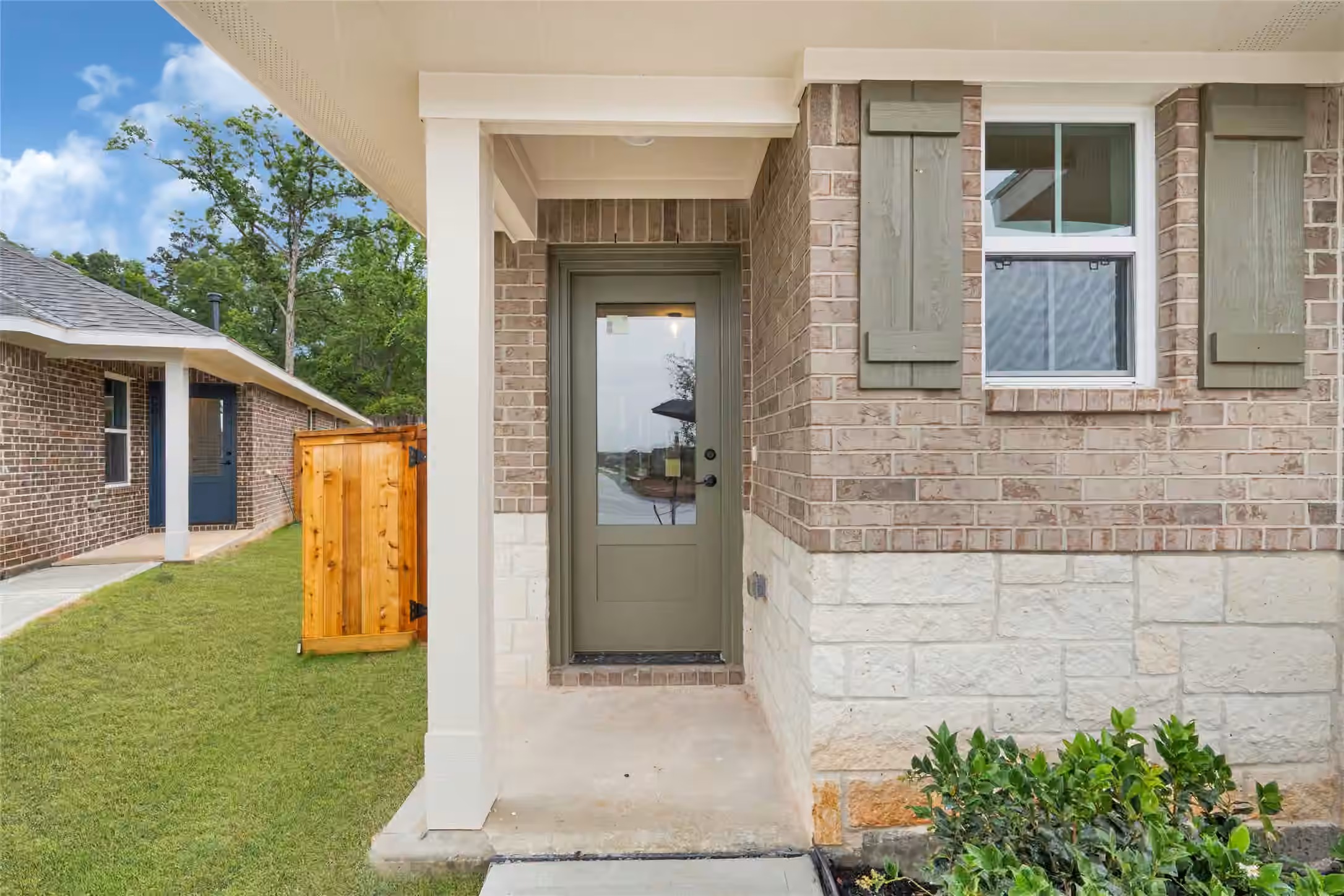Photo 3 of 9348 Hard Rock Road, Conroe, TX